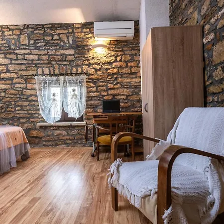 Larca Apartment