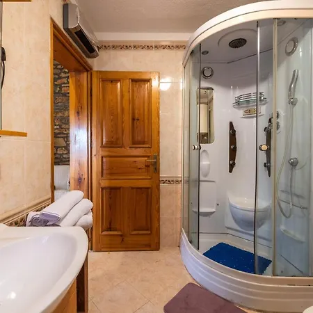 Larca Apartment